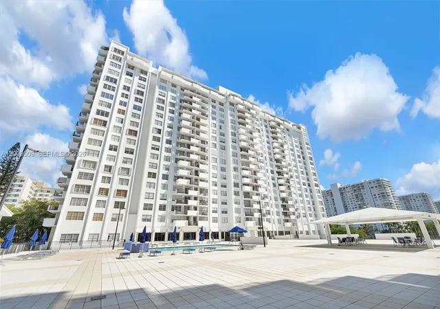 2nd image of 2780 Ne 183Rd St, Aventura, FL 33160