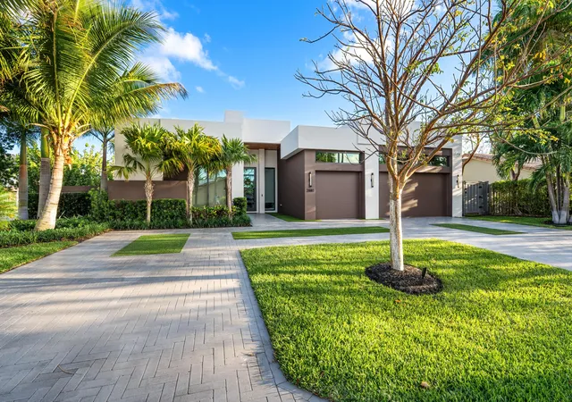 Photo 2 of Single family home for sale at 2880 Ne 35th Street, Lighthouse Point, FL 33064 | MLS# B26024337 | Listing updated on 2026-10-08