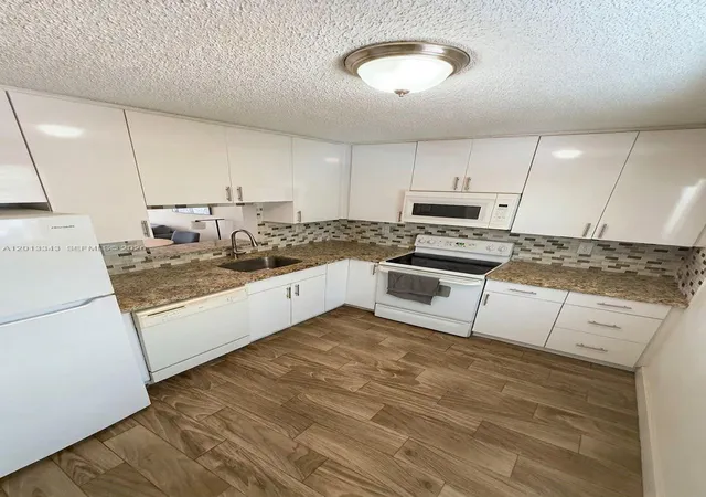 3rd image of 1820 Sw 81St Ave #3108, Pompano Beach, FL 33068 | MLS# A12013343