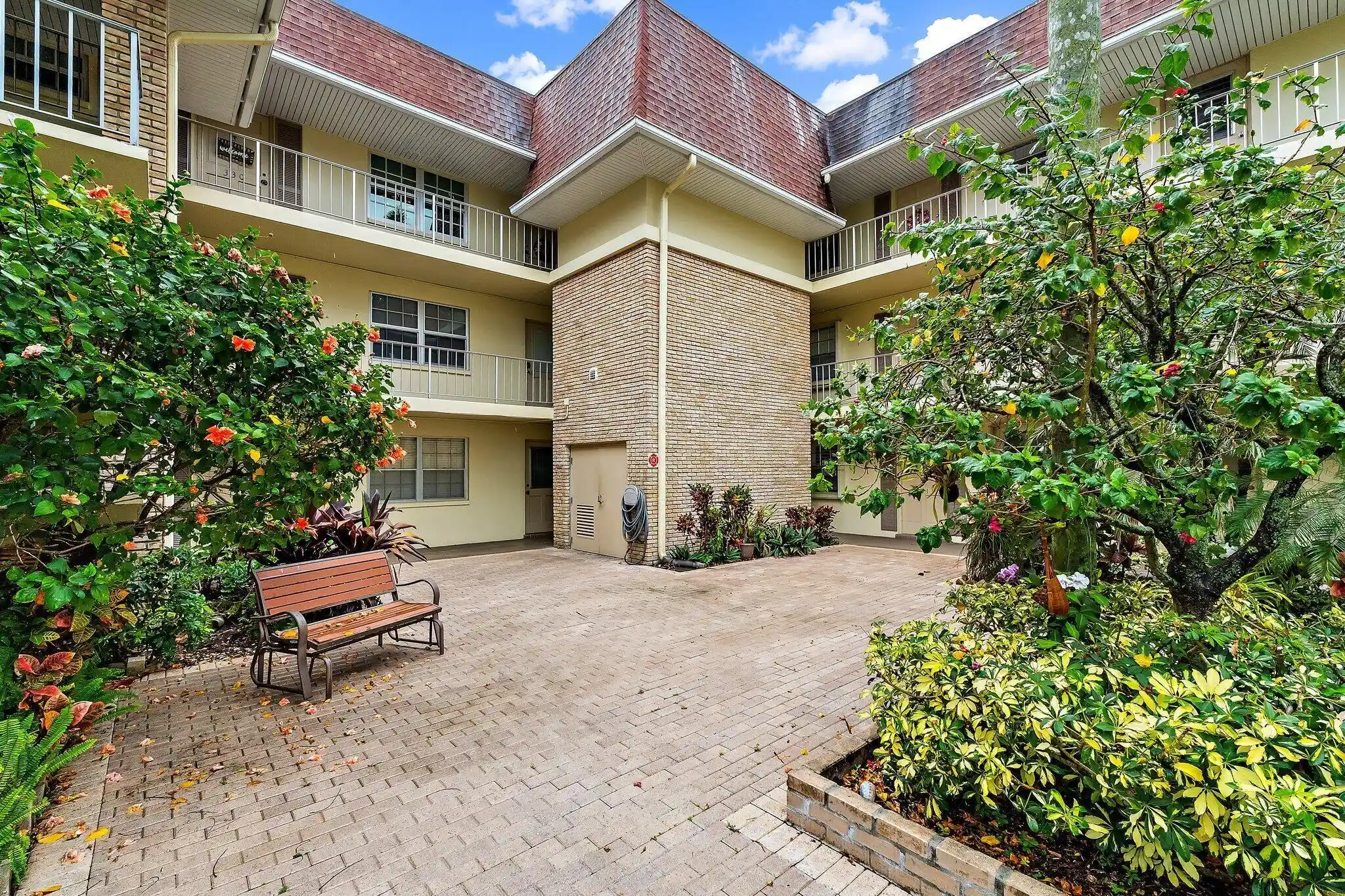 Listing Photo 1 - Condo for sale in 5570 Tamberlane Cir located at 5570 Tamberlane Cir, Palm Beach Gardens, FL 33418 - Unit #131