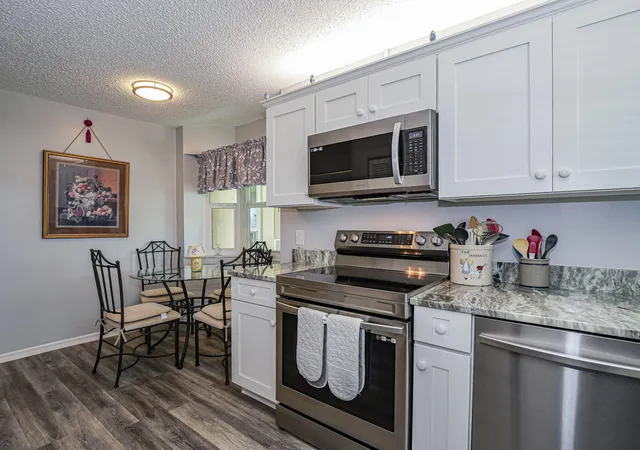 Listing Photo 5 - Condo for sale in building located at 870 Lake Orchid Cir, Vero Beach, FL 32962 - Unit #204