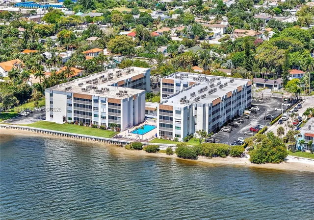 47th image of 1516 S Lakeside Dr #105, Lake Worth Beach, FL 33460 | MLS# A12013118