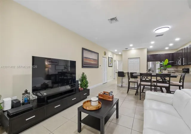 5th image of 1049 Sw 147Th Ave, Pembroke Pines, FL 33027