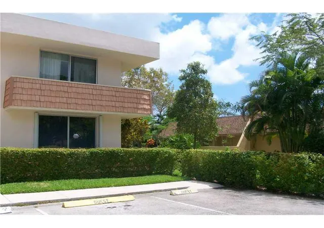 Homes for sale in Pompano Beach, FL | 4031 N Cypress Dr #101, Pompano Beach, FL 33069 | MLS# B26024512
