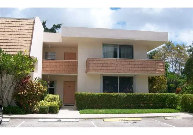 Homes for sale in Pompano Beach, FL | 4031 N Cypress Dr #101, Pompano Beach, FL 33069 | MLS# B26024512