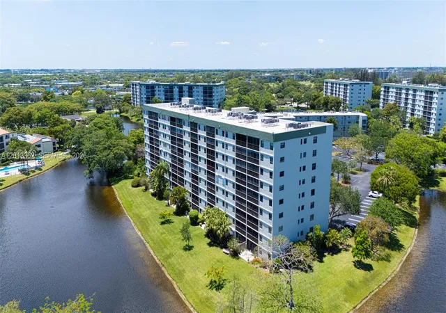 Homes for sale in Pompano Beach, FL | 2232 N Cypress Bend Drive, Pompano Beach, FL 33069 | Houzeo