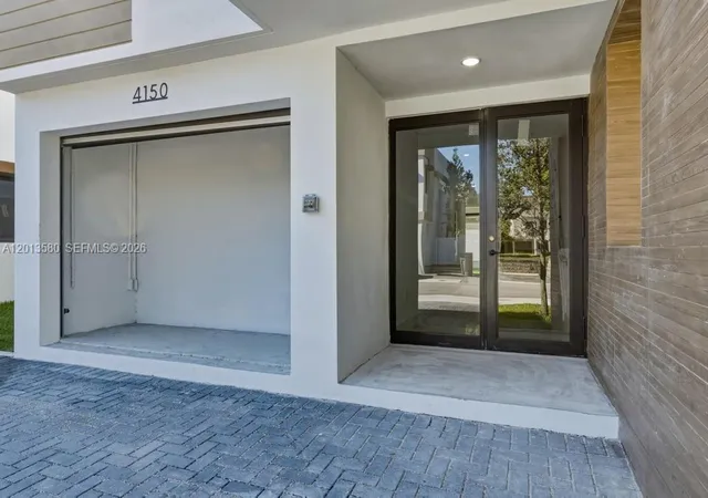 3rd image of 4120 S Oak Pl, Dania Beach, FL 33314 | MLS# A12013580