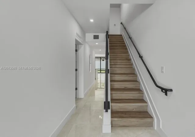 4th image of 4120 S Oak Pl, Dania Beach, FL 33314 | MLS# A12013580
