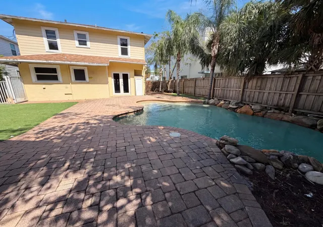 5th image of 207 S Ocean, Lake Worth Beach, FL 33460 | MLS# B26024595