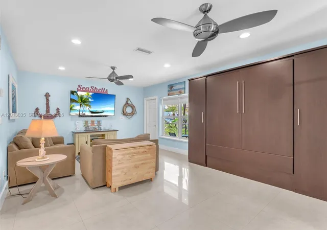 4th image of 315 Van Buren St, Hollywood, FL 33019