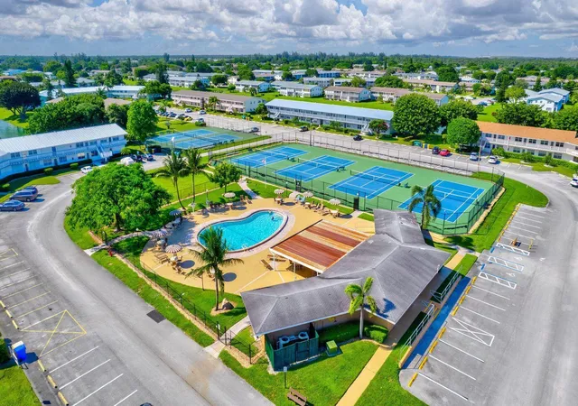Homes for sale in West Palm Beach, FL | 343 Chatham, West Palm Beach, FL 33417 | MLS# B26024736