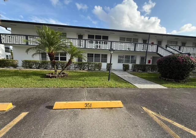 Homes for sale in West Palm Beach, FL | 343 Chatham, West Palm Beach, FL 33417 | MLS# B26024736