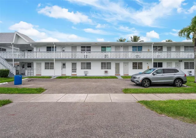 Homes for sale in Miami Gardens, FL | 50 Nw 204th St #H7, Miami Gardens, FL 33169 | MLS# A12013874