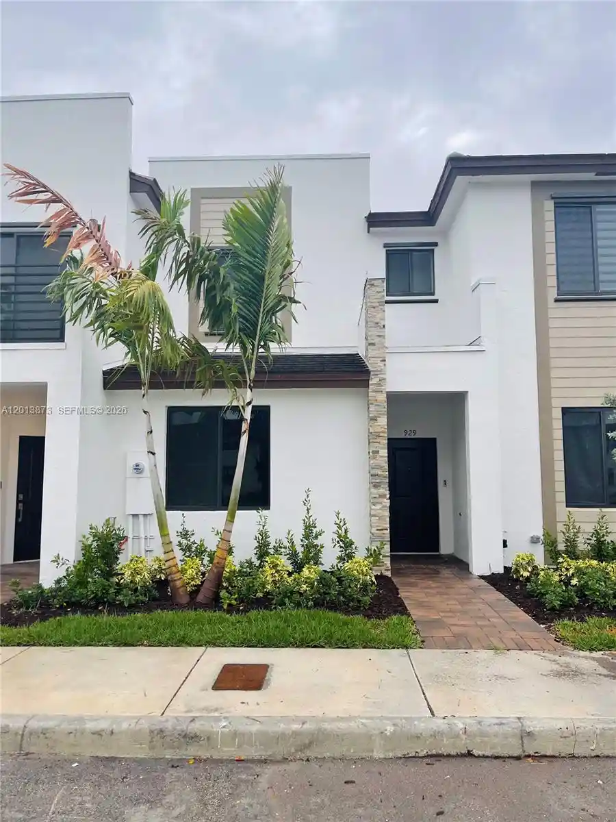 Condo for sale at 929 NE 211th Street, Miami, FL 33179 | MLS# A12013873