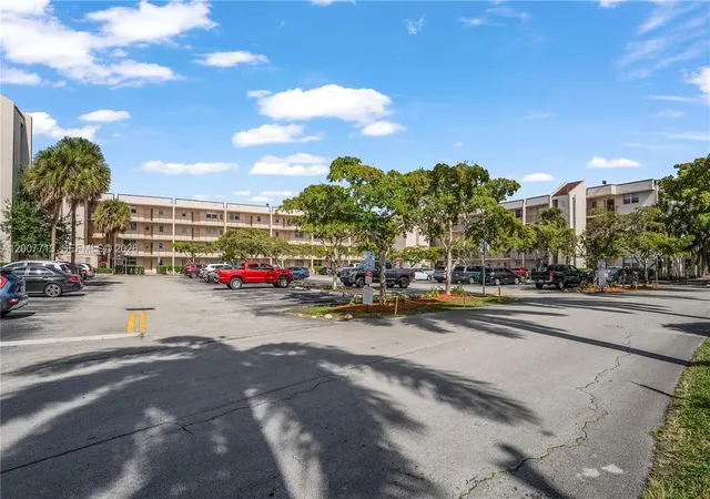 Homes for sale in Sunrise, FL | 2551 Aragon Boulevard, Sunrise, FL 33322 | Houzeo