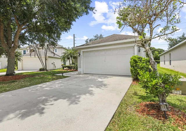 Photo 2 of Single family home for sale at 2631 12th Square Sw, Vero Beach, FL 32968 | MLS# B26024806 | Listing updated on 2026-10-07