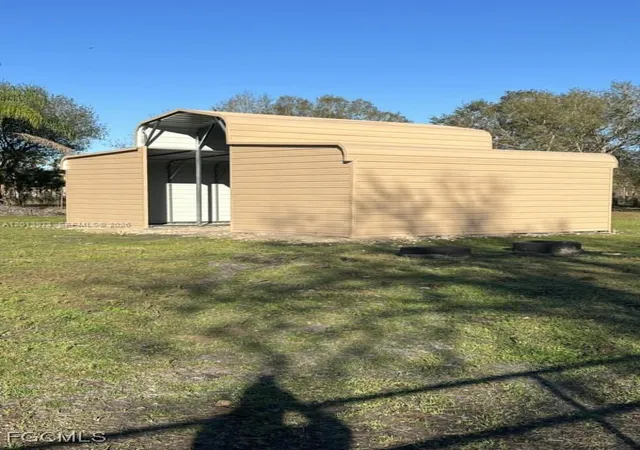 4th image of 826 B Rd, Labelle, FL 33935 | MLS# A12013973