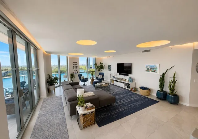 2nd image of 17111 Biscayne Blvd #1610, Aventura, FL 33160 | MLS# A12013549