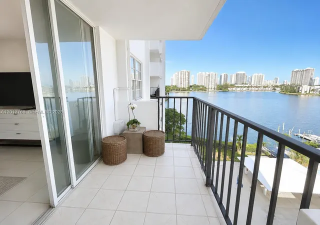 4th image of 2780 Ne 183Rd St #710, Aventura, FL 33160 | MLS# A12012766