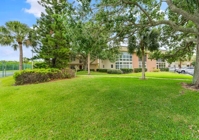 Homes for sale in Vero Beach, FL | 19 Vis Gdns Trl #106, Vero Beach, FL 32962 | MLS# B26024888