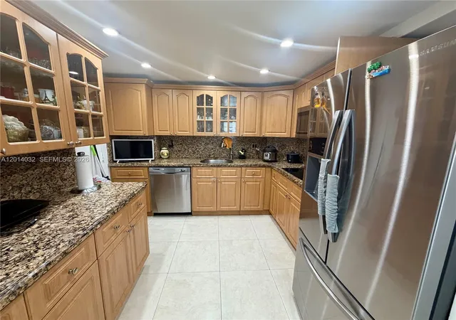 3rd image of 500 Bayview Dr #1631, Sunny Isles Beach, FL 33160 | MLS# A12014032