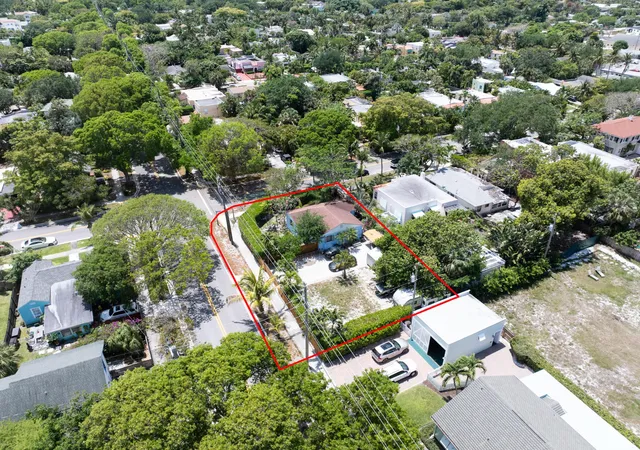 Photo 2 of Single family home for sale at 1915 Lake Ave, West Palm Beach, FL 33401 | MLS# B26024985 | Listing updated on 2026-09-23
