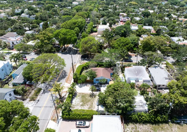 Photo 3 of Single family home for sale at 1915 Lake Ave, West Palm Beach, FL 33401 | MLS# B26024985 | Listing updated on 2026-09-23