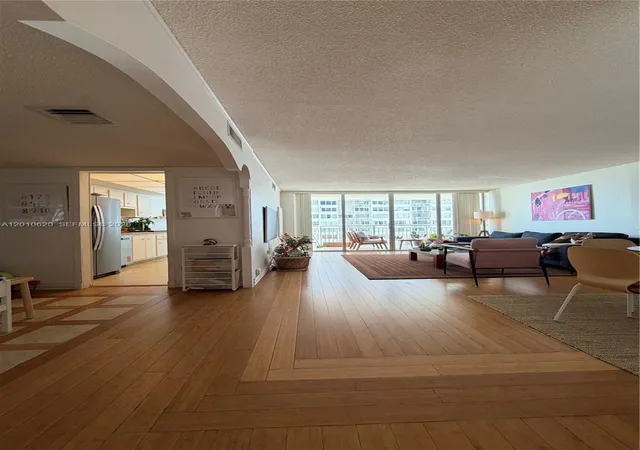 2nd image of 18061 Biscayne Blvd #601, Aventura, FL 33160 | MLS# A12010620