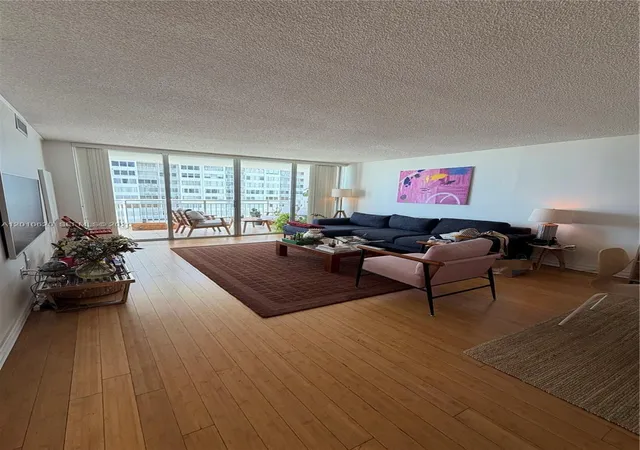 4th image of 18061 Biscayne Blvd #601, Aventura, FL 33160 | MLS# A12010620