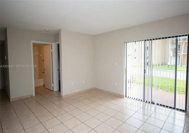 4th image of 9491 S Palm Cir, Pembroke Pines, FL 33025