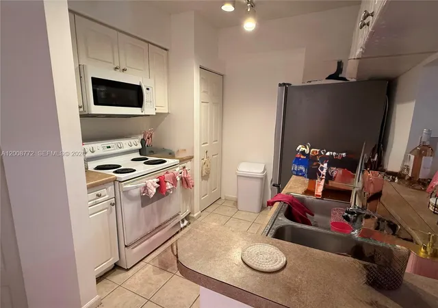 4th image of 17145 N Bay Rd #4102, Sunny Isles Beach, FL 33160 | MLS# A12008772