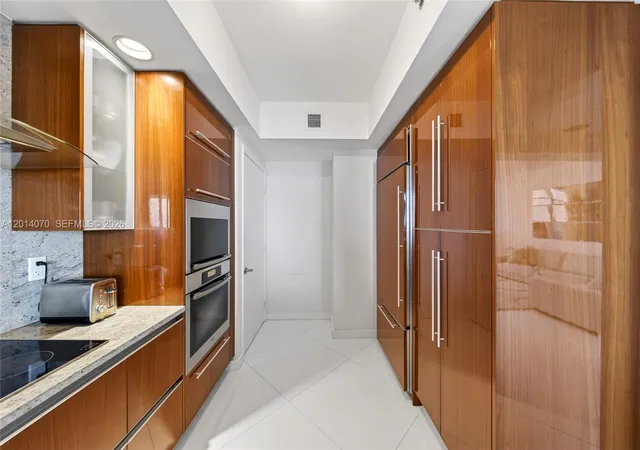 4th image of 2711 S Ocean Dr #1901, Hollywood, FL 33019 | MLS# A12014070