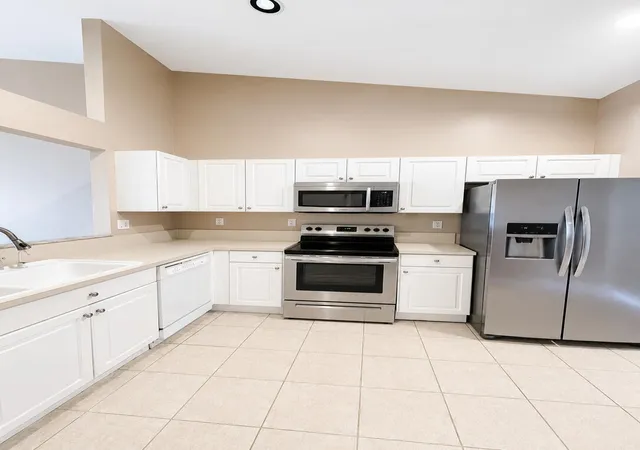 Photo 2 of Single family home for sale at 2401 E Aragon Blvd #5, Sunrise, FL 33313 | MLS# B26025134 | Listing updated on 2026-09-28