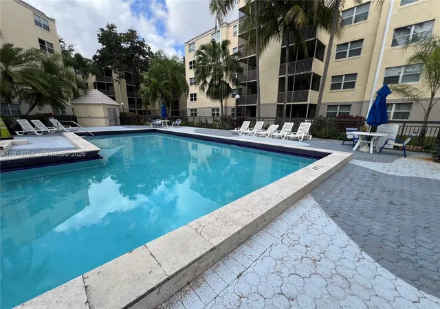 2nd image of 8373 Lake Dr, Doral, FL 33166