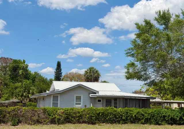 1st image of 207 Se 4th St, Okeechobee, FL 34974 | MLS# B26025194
