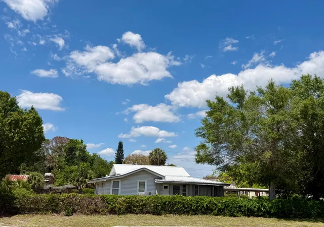 2nd image of 207 Se 4th St, Okeechobee, FL 34974 | MLS# B26025194