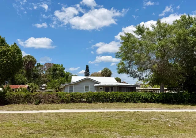 3rd image of 207 Se 4Th St, Okeechobee, FL 34974 | MLS# B26025194