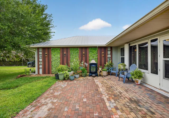 Photo 2 of Single family home for sale at 5606 Silver Oak Dr, Fort Pierce, FL 34982 | MLS# B26025255 | Listing updated on 2026-10-07