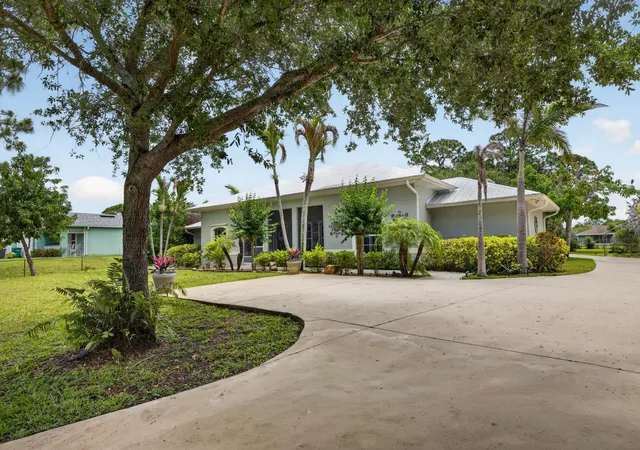 Photo 3 of Single family home for sale at 5606 Silver Oak Dr, Fort Pierce, FL 34982 | MLS# B26025255 | Listing updated on 2026-10-07