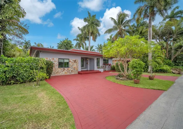 2nd image of 7701 Center Bay Dr, North Bay Village, FL 33141 | MLS# A12006300