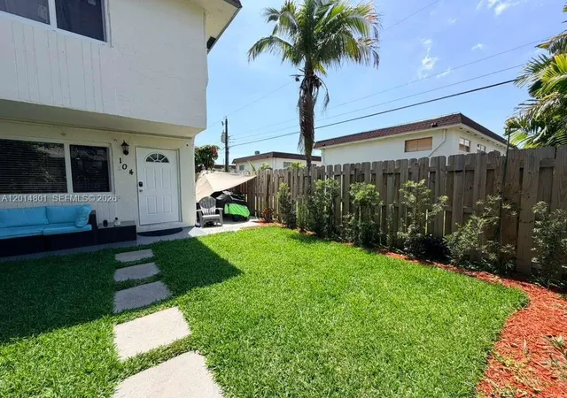 3rd image of 1500 Ne 151St St #104, Miami, FL 33162 | MLS# A12014801