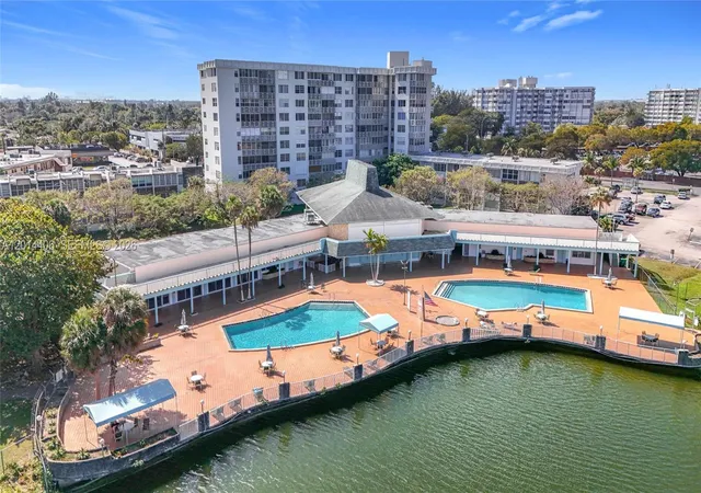 3rd image of 1401 NE Miami Gdns Dr, Miami, FL 33179