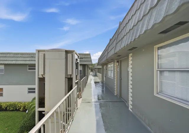 4th image of 756 Flanders, Delray Beach, FL 33484 | MLS# B26025440