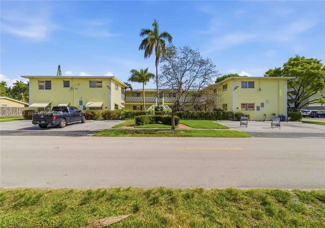 2nd image of 1501 Arthur St #6, Hollywood, FL 33020 | MLS# A12014232