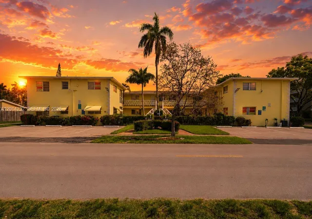 3rd image of 1501 Arthur St #6, Hollywood, FL 33020 | MLS# A12014232
