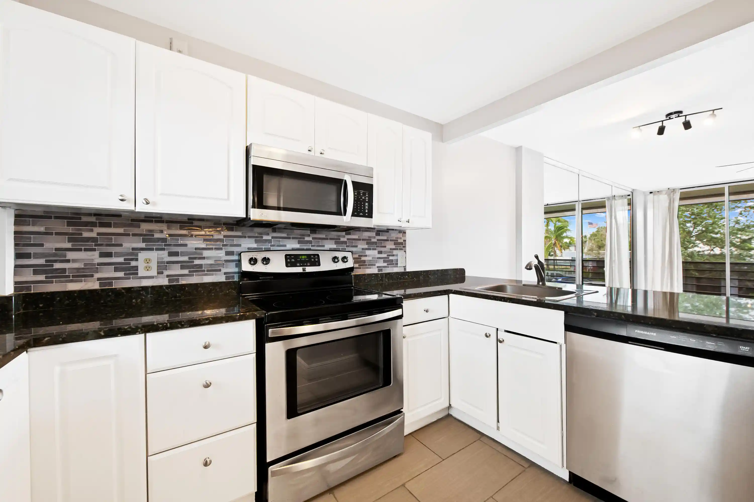 Listing Photo 1 - Condo for sale in 113 Royal Park Dr located at 113 Royal Park Dr, Oakland Park, FL 33309 - Unit #2h