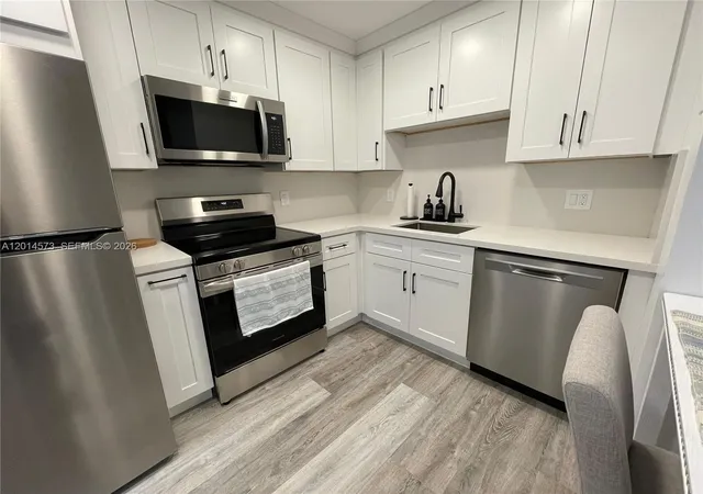 5th image of 326 Wilson St #106, Hollywood, FL 33019 | MLS# A12014573