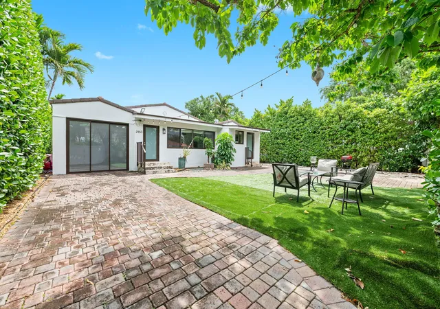 Photo 4 of Single family home for sale at 2183 Bay Dr, Miami Beach, FL 33141 | MLS# B26025747 | Listing updated on 2026-09-23