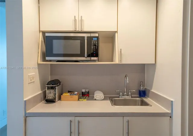 3rd image of 5445 Collins Ave #1718, Miami Beach, FL 33140 | MLS# A12015341