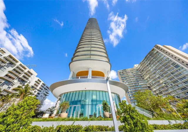 2nd image of UNA Residences, Miami, FL 33129